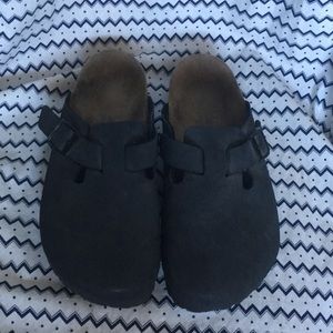 Matte Black Close Toed Birkenstocks